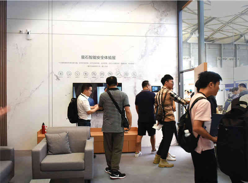 中盛新能源參展德國(guó)新慕尼黑展覽中心展覽設(shè)計(jì)展臺(tái)搭建2